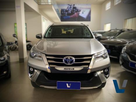 TOYOTA Hilux SW4 2.8 16V 4P SRX 4X4 7 LUGARES TURBO DIESEL AUTOMTICO, Foto 2