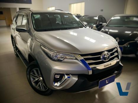 TOYOTA Hilux SW4 2.8 16V 4P SRX 4X4 7 LUGARES TURBO DIESEL AUTOMTICO, Foto 3