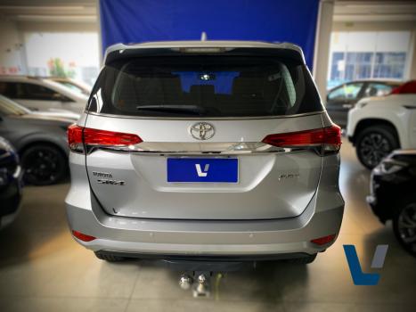 TOYOTA Hilux SW4 2.8 16V 4P SRX 4X4 7 LUGARES TURBO DIESEL AUTOMTICO, Foto 5
