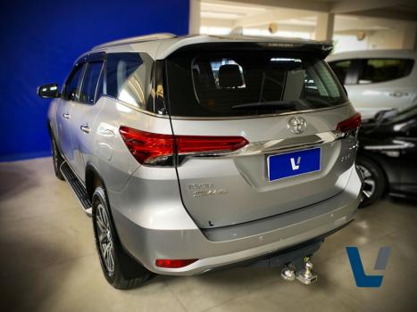 TOYOTA Hilux SW4 2.8 16V 4P SRX 4X4 7 LUGARES TURBO DIESEL AUTOMTICO, Foto 6