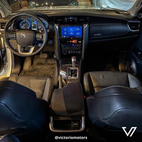 TOYOTA Hilux SW4 2.8 16V 4P SRX PLATINUM 4X4 7 LUGARES TURBO DIESEL AUTOMTICO, Foto 12