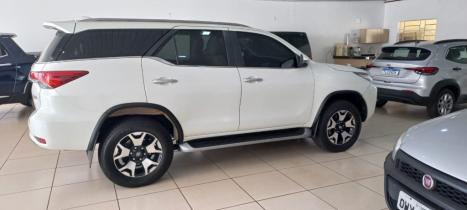 TOYOTA Hilux SW4 2.8 4P SRX 4X4 DIAMOND 7 LUGARES TURBO DIESEL AUTOMTICO, Foto 4