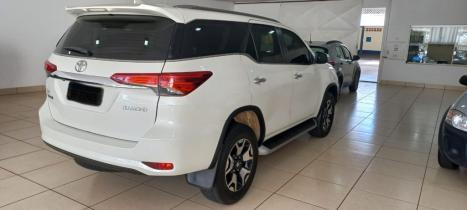 TOYOTA Hilux SW4 2.8 4P SRX 4X4 DIAMOND 7 LUGARES TURBO DIESEL AUTOMTICO, Foto 5