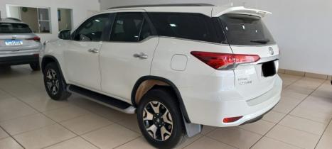 TOYOTA Hilux SW4 2.8 4P SRX 4X4 DIAMOND 7 LUGARES TURBO DIESEL AUTOMTICO, Foto 6