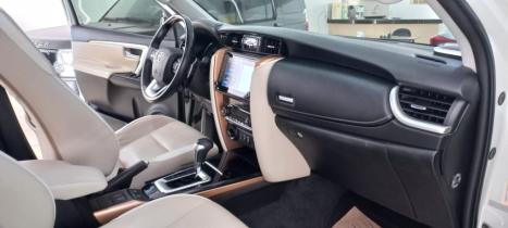 TOYOTA Hilux SW4 2.8 4P SRX 4X4 DIAMOND 7 LUGARES TURBO DIESEL AUTOMTICO, Foto 9