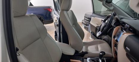 TOYOTA Hilux SW4 2.8 4P SRX 4X4 DIAMOND 7 LUGARES TURBO DIESEL AUTOMTICO, Foto 10