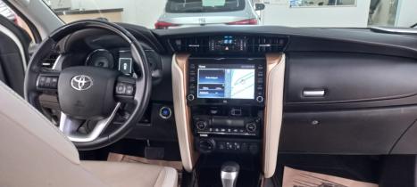TOYOTA Hilux SW4 2.8 4P SRX 4X4 DIAMOND 7 LUGARES TURBO DIESEL AUTOMTICO, Foto 11