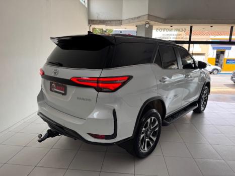 TOYOTA Hilux SW4 2.8 4P SRX 4X4 DIAMOND 7 LUGARES TURBO DIESEL AUTOMTICO, Foto 2