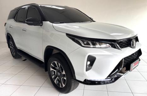 TOYOTA Hilux SW4 2.8 4P SRX 4X4 DIAMOND 7 LUGARES TURBO DIESEL AUTOMTICO, Foto 3