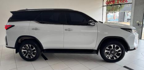 TOYOTA Hilux SW4 2.8 4P SRX 4X4 DIAMOND 7 LUGARES TURBO DIESEL AUTOMTICO, Foto 4