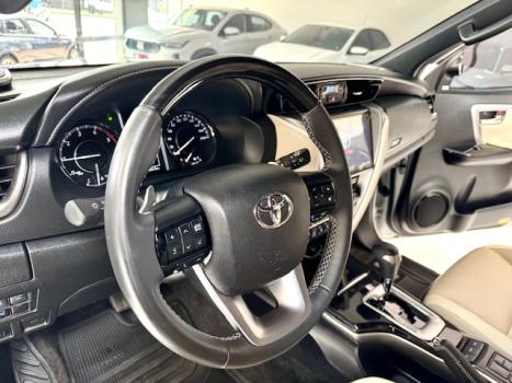 TOYOTA Hilux SW4 2.8 4P SRX 4X4 DIAMOND 7 LUGARES TURBO DIESEL AUTOMTICO, Foto 6