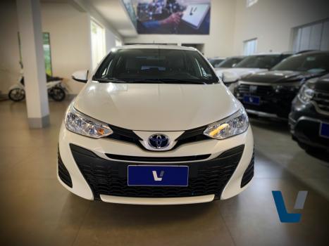 TOYOTA Yaris Hatch 1.5 16V 4P FLEX XL PLUS CONNECT MULTIDRIVE AUTOMTICO CVT, Foto 2