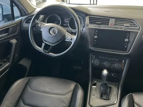 VOLKSWAGEN Tiguan 1.4 250 TSI TOTAL FLEX ALLSPACE COMFORTLINE TURBO AUTOMTICO TIPTRONIC, Foto 5
