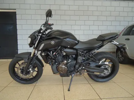 YAMAHA MT-07 700 ABS, Foto 2