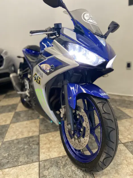 YAMAHA YZF R3 320 ABS, Foto 2