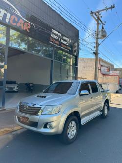 TOYOTA Hilux Caminhonete 3.0 4P 4X4 SRV TURBO DIESEL CABINE DUPLA AUTOMTICO