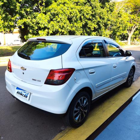 CHEVROLET Onix Hatch 1.4 4P FLEX LTZ, Foto 8