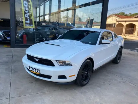 FORD Mustang 3.7 V6 24V COUP�, Foto 1
