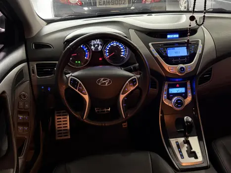 HYUNDAI Elantra , Foto 10