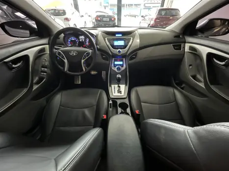 HYUNDAI Elantra , Foto 12