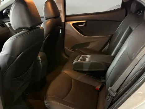 HYUNDAI Elantra , Foto 13
