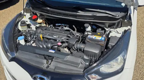 HYUNDAI HB 20 Sedan 1.6 16V 4P FLEX COMFORT PLUS, Foto 2