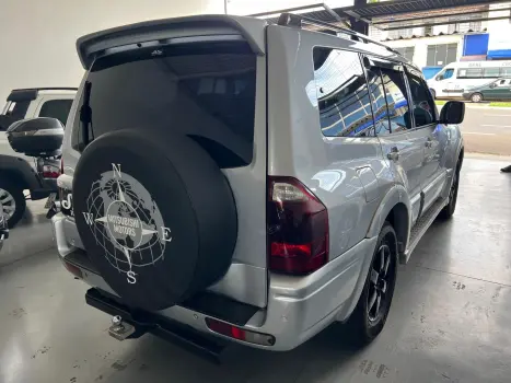 MITSUBISHI Pajero Full 3.2 16V 4P HPE 4X4 TURBO DIESEL AUTOMÁTICO, Foto 5 MITSUBISHI Pajero Full 3.2 16V 4P HPE 4X4 TURBO DIESEL AUTOMÁTICO, Foto 5