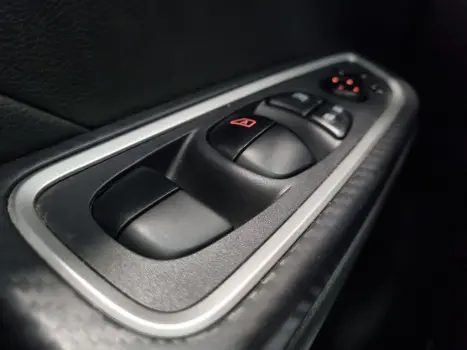 NISSAN Versa Sedan 1.6 16V 4P FLEX EXCLUSIVE XTRONIC AUTOM�TICO CVT, Foto 32