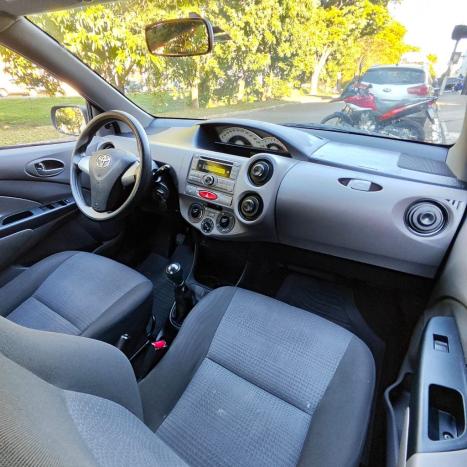 TOYOTA Etios Hatch 1.3 16V 4P FLEX XS, Foto 10