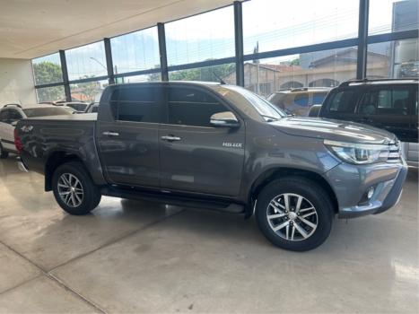 TOYOTA Hilux Caminhonete 2.8 16V SRX 4X4 DIESEL CABINE DUPLA AUTOM�TICO, Foto 4