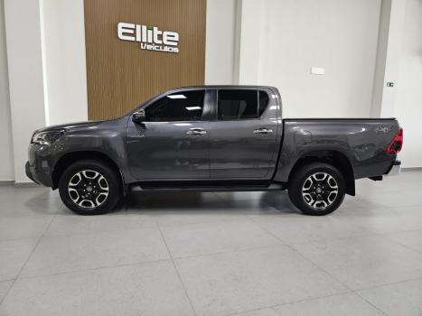 TOYOTA Hilux Caminhonete 2.8 16V SRX 4X4 TURBO DIESEL CABINE DUPLA AUTOM�TICO, Foto 4