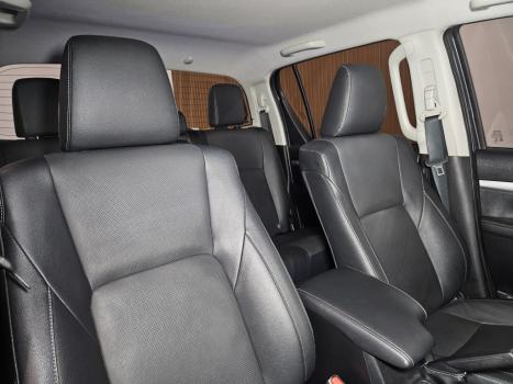 TOYOTA Hilux Caminhonete 2.8 16V SRX 4X4 TURBO DIESEL CABINE DUPLA AUTOM�TICO, Foto 5