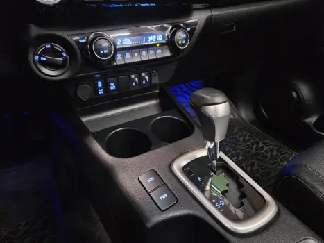 TOYOTA Hilux Caminhonete 2.8 16V SRX 4X4 TURBO DIESEL CABINE DUPLA AUTOM�TICO, Foto 11