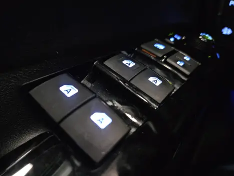 TOYOTA Hilux Caminhonete 2.8 16V SRX 4X4 TURBO DIESEL CABINE DUPLA AUTOM�TICO, Foto 15