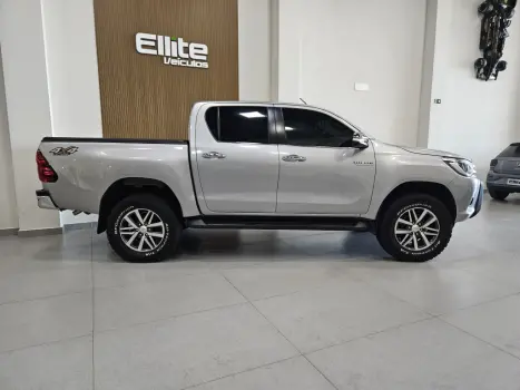 TOYOTA Hilux Caminhonete 2.8 16V SRX 4X4 DIESEL CABINE DUPLA AUTOM�TICO, Foto 3