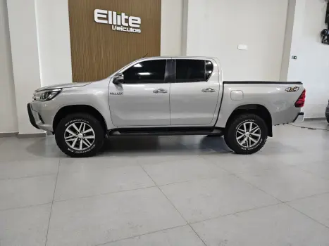 TOYOTA Hilux Caminhonete 2.8 16V SRX 4X4 DIESEL CABINE DUPLA AUTOM�TICO, Foto 4