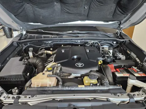 TOYOTA Hilux Caminhonete 2.8 16V SRX 4X4 DIESEL CABINE DUPLA AUTOM�TICO, Foto 15