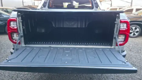 TOYOTA Hilux Caminhonete 2.8 16V SRX 4X4 TURBO DIESEL CABINE DUPLA AUTOM�TICO, Foto 2