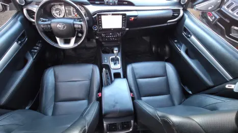 TOYOTA Hilux Caminhonete 2.8 16V SRX 4X4 TURBO DIESEL CABINE DUPLA AUTOM�TICO, Foto 3