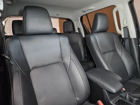 TOYOTA Hilux Caminhonete 2.8 16V SRX 4X4 TURBO DIESEL CABINE DUPLA AUTOM�TICO, Foto 5