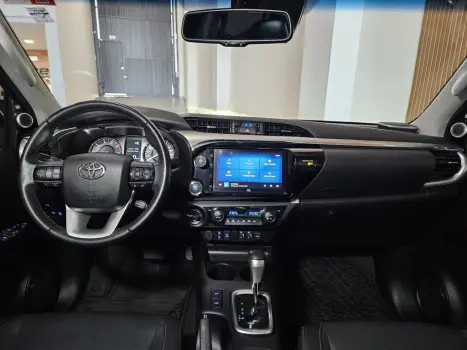TOYOTA Hilux Caminhonete 2.8 16V SRX 4X4 TURBO DIESEL CABINE DUPLA AUTOM�TICO, Foto 7