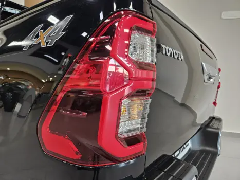 TOYOTA Hilux Caminhonete 2.8 16V SRX 4X4 TURBO DIESEL CABINE DUPLA AUTOM�TICO, Foto 16