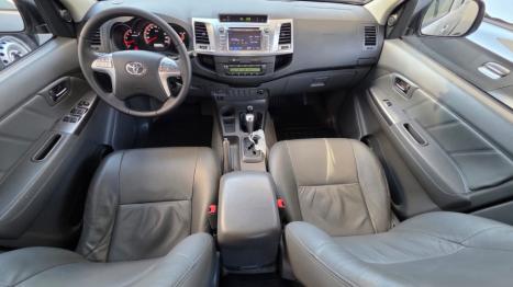 TOYOTA Hilux Caminhonete 3.0 4P 4X4 SRV TURBO DIESEL CABINE DUPLA AUTOM�TICO, Foto 2