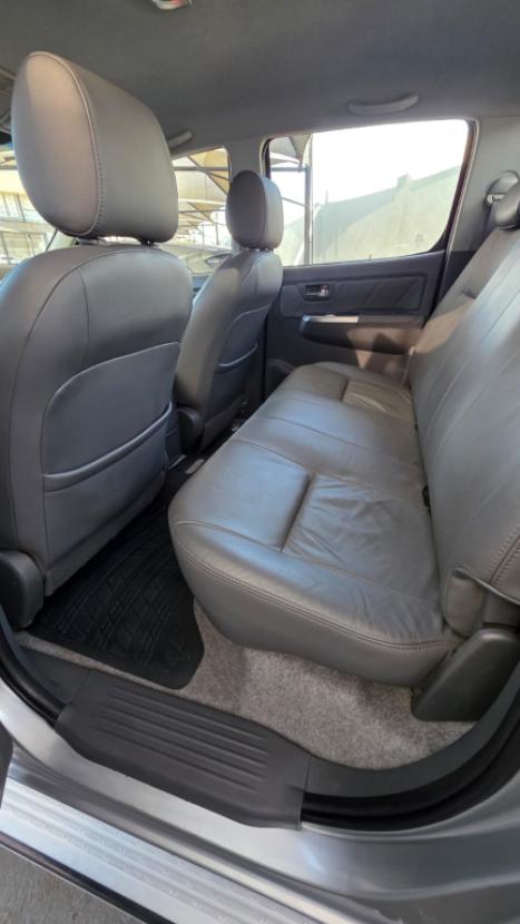 TOYOTA Hilux Caminhonete 3.0 4P 4X4 SRV TURBO DIESEL CABINE DUPLA AUTOM�TICO, Foto 3