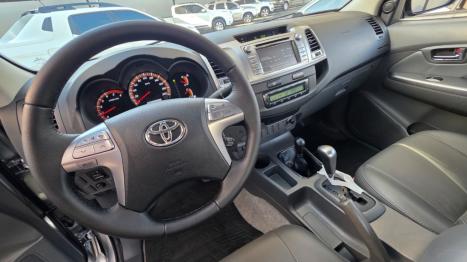 TOYOTA Hilux Caminhonete 3.0 4P 4X4 SRV TURBO DIESEL CABINE DUPLA AUTOM�TICO, Foto 4