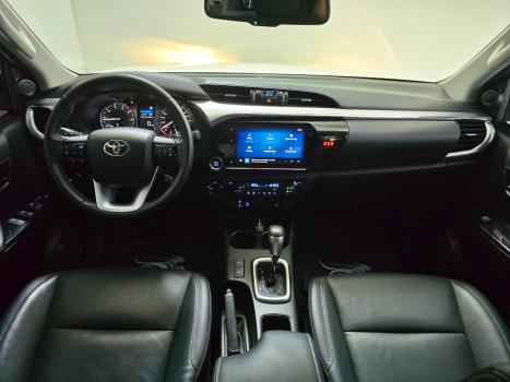 TOYOTA Hilux Caminhonete 2.8 16V SRV 4X4 DIESEL CABINE DUPLA AUTOMÁTICO, Foto 10