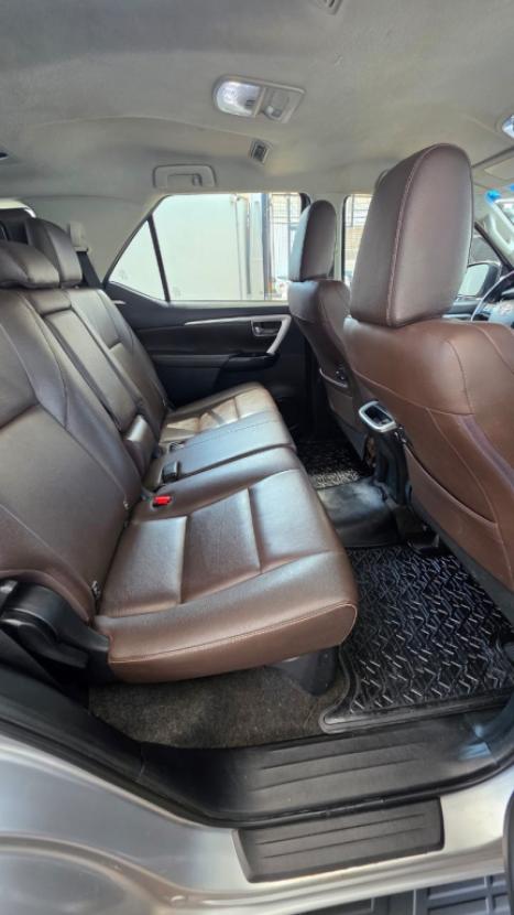 TOYOTA Hilux SW4 2.8 16V 4P SRX 4X4 7 LUGARES TURBO DIESEL AUTOM�TICO, Foto 3