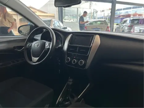 TOYOTA Yaris Hatch 1.5 16V 4P FLEX XL MULTIDRIVE AUTOMTICO CVT, Foto 9
