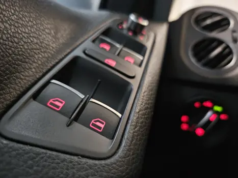 VOLKSWAGEN Tiguan 2.0 16V 4P TSI R-LINE TURBO AUTOM�TICO TIPTRONIC, Foto 15