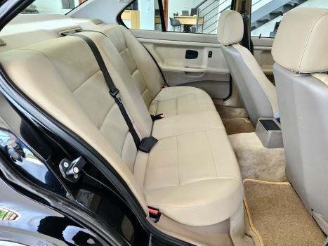 BMW 318I 1.8 16V 4P, Foto 15